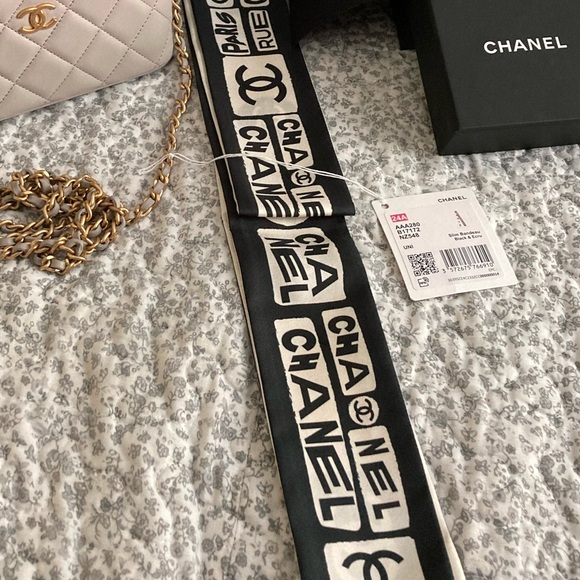 CHANEL Accessories - ⛳️⛳️ CHANEL Black and Ivory  Silk Bandeau Scarf